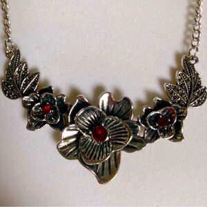 NWT Paparazzi Floral Necklace